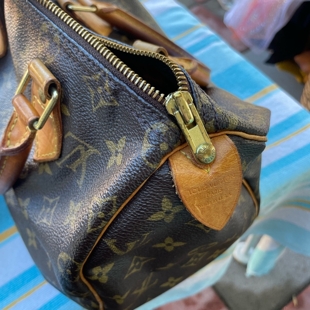 Louis Vuitton speedy 25 in good condition.sells for over $1400, price to go up.